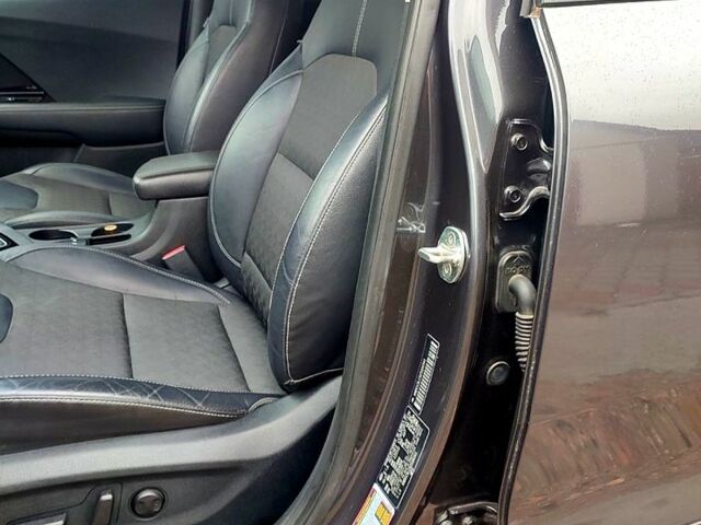 Сірий Кіа Niro, об'ємом двигуна 1.6 л та пробігом 160 тис. км за 14900 $, фото 7 на Automoto.ua