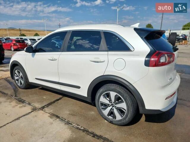 Серый Киа Niro, объемом двигателя 1.58 л и пробегом 118 тыс. км за 2300 $, фото 1 на Automoto.ua