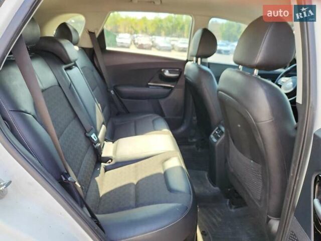 Серый Киа Niro, объемом двигателя 1.58 л и пробегом 118 тыс. км за 2300 $, фото 10 на Automoto.ua