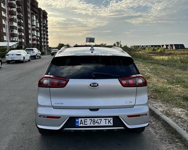 Серый Киа Niro, объемом двигателя 1.59 л и пробегом 166 тыс. км за 15300 $, фото 2 на Automoto.ua