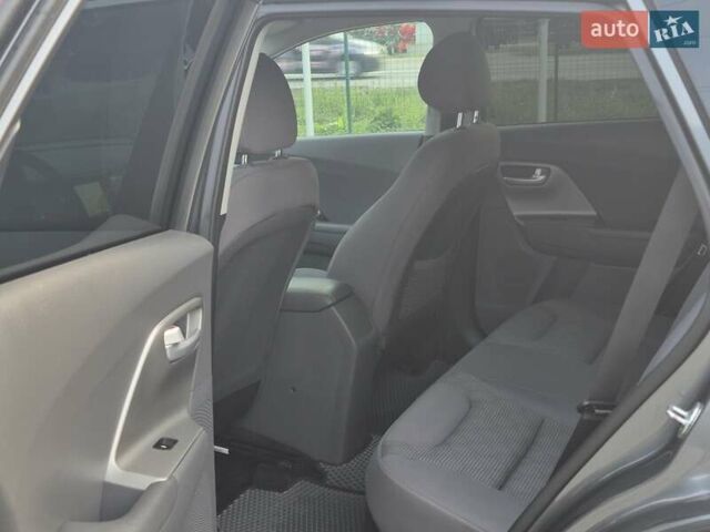 Серый Киа Niro, объемом двигателя 1.59 л и пробегом 190 тыс. км за 14700 $, фото 14 на Automoto.ua