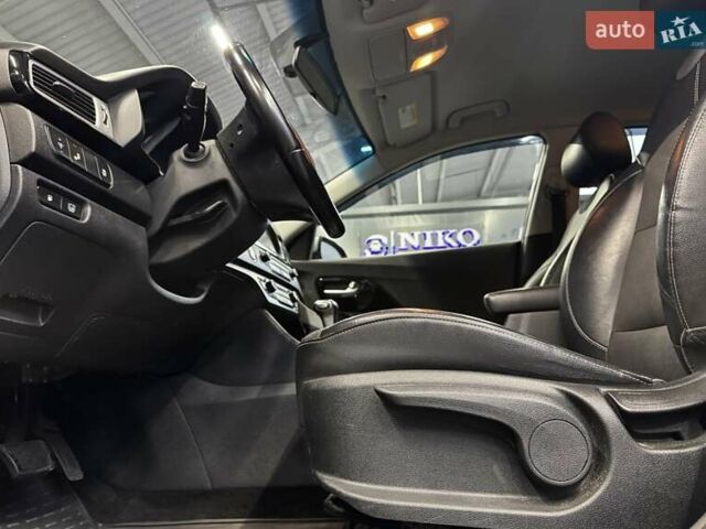 Кіа Niro 2017 у Києві на Automoto.ua Сірий Кіа Niro, об'ємом двигуна 1.6 л та пробігом 213 тис. км за 14000 $, фото 27 на Automoto.ua