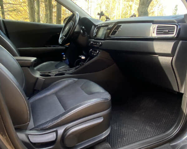 Киа Niro 2017 в Львове на Automoto.ua Серый Киа Niro, объемом двигателя 1.58 л и пробегом 110 тыс. км за 17999 $, фото 17 на Automoto.ua