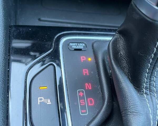 Сірий Кіа Niro, об'ємом двигуна 1.58 л та пробігом 131 тис. км за 14800 $, фото 3 на Automoto.ua