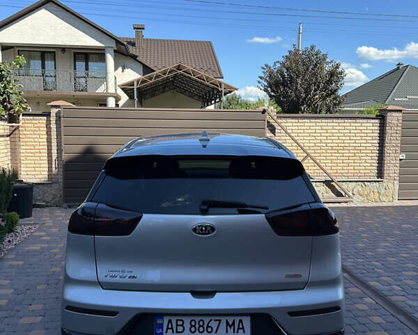 Серый Киа Niro, объемом двигателя 1.58 л и пробегом 122 тыс. км за 15800 $, фото 6 на Automoto.ua