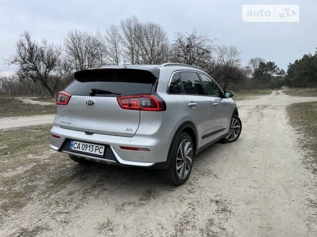 Сірий Кіа Niro, об'ємом двигуна 1.58 л та пробігом 83 тис. км за 17150 $, фото 11 на Automoto.ua