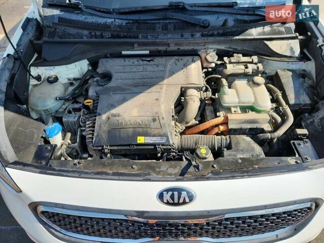 Серый Киа Niro, объемом двигателя 1.58 л и пробегом 118 тыс. км за 2300 $, фото 11 на Automoto.ua