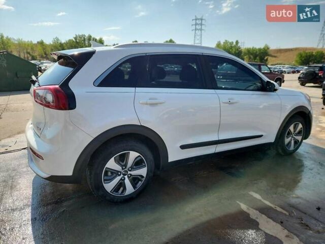Серый Киа Niro, объемом двигателя 1.58 л и пробегом 118 тыс. км за 2300 $, фото 2 на Automoto.ua