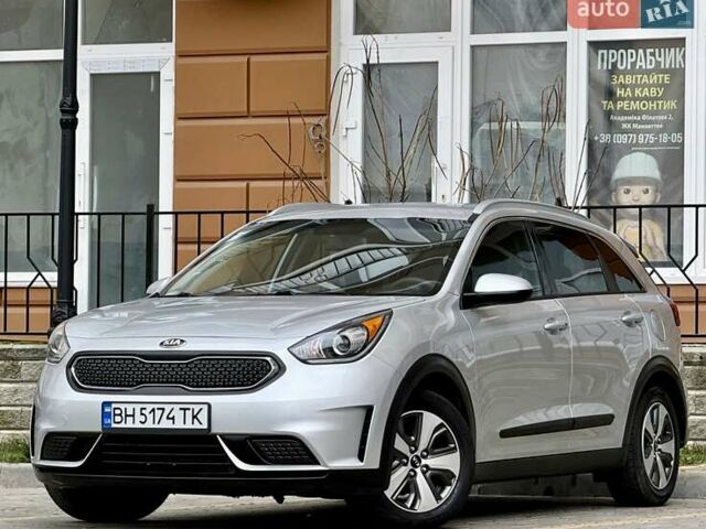 Серый Киа Niro, объемом двигателя 1.58 л и пробегом 227 тыс. км за 14600 $, фото 30 на Automoto.ua