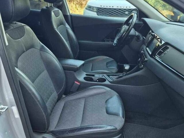 Сірий Кіа Niro, об'ємом двигуна 0 л та пробігом 128 тис. км за 10100 $, фото 9 на Automoto.ua
