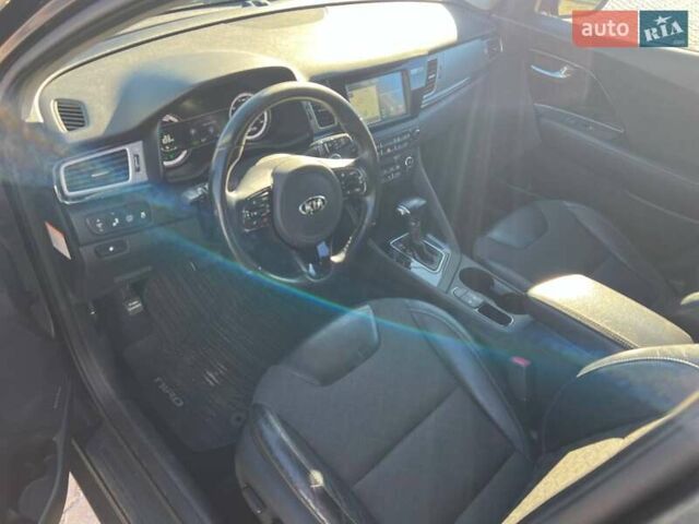 Серый Киа Niro, объемом двигателя 1.58 л и пробегом 288 тыс. км за 14500 $, фото 7 на Automoto.ua
