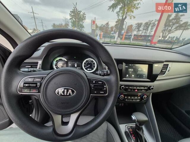 Серый Киа Niro, объемом двигателя 1.59 л и пробегом 190 тыс. км за 14700 $, фото 9 на Automoto.ua