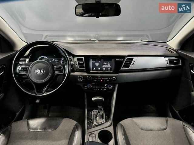 Кіа Niro 2017 у Києві на Automoto.ua Сірий Кіа Niro, об'ємом двигуна 1.6 л та пробігом 213 тис. км за 14000 $, фото 30 на Automoto.ua