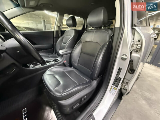 Серый Киа Niro, объемом двигателя 1.58 л и пробегом 85 тыс. км за 15900 $, фото 18 на Automoto.ua