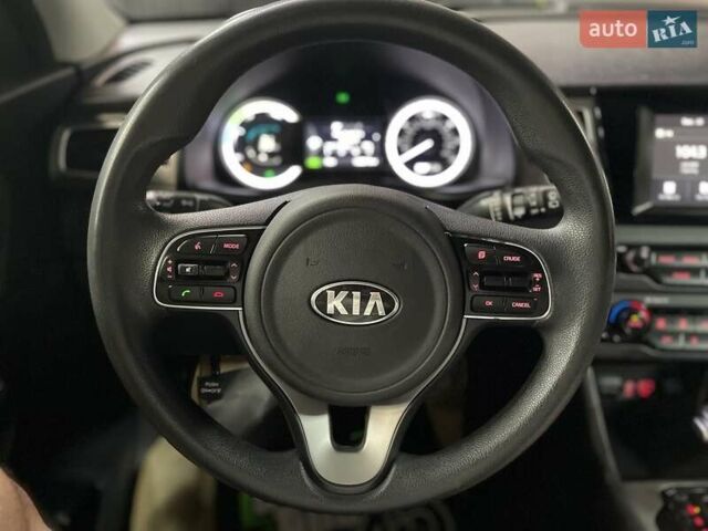 Серый Киа Niro, объемом двигателя 1.58 л и пробегом 176 тыс. км за 17800 $, фото 9 на Automoto.ua