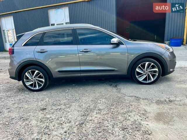 Сірий Кіа Niro, об'ємом двигуна 1.58 л та пробігом 92 тис. км за 17450 $, фото 2 на Automoto.ua