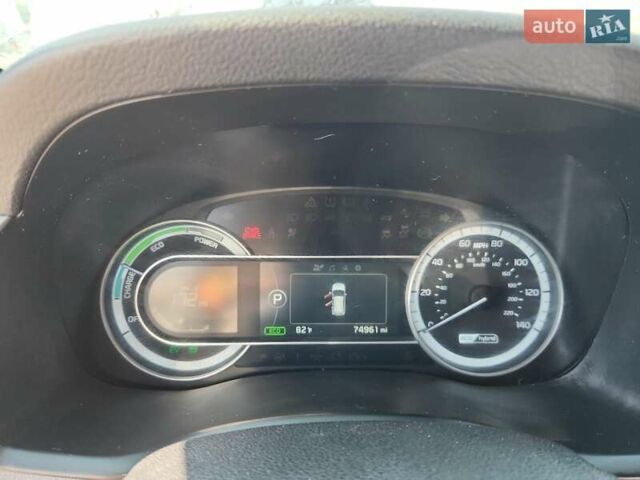 Серый Киа Niro, объемом двигателя 1.58 л и пробегом 118 тыс. км за 2300 $, фото 8 на Automoto.ua