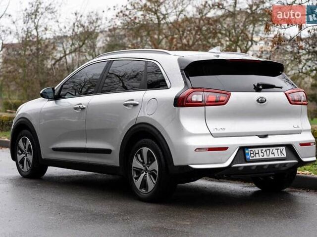 Сірий Кіа Niro, об'ємом двигуна 1.58 л та пробігом 227 тис. км за 14500 $, фото 15 на Automoto.ua