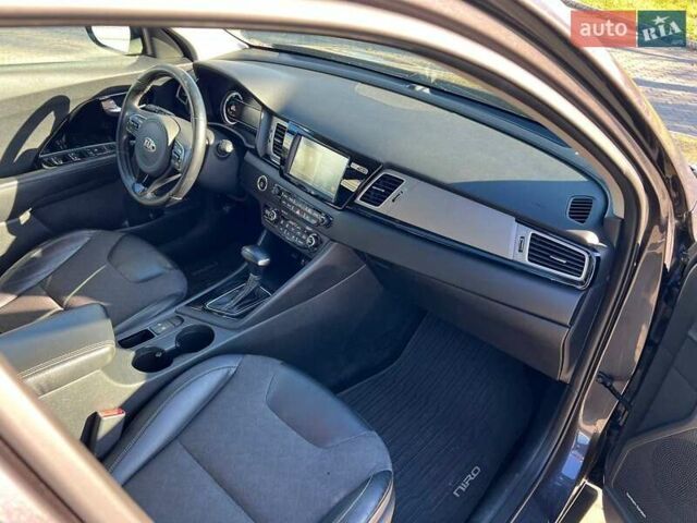 Серый Киа Niro, объемом двигателя 1.58 л и пробегом 288 тыс. км за 14500 $, фото 9 на Automoto.ua