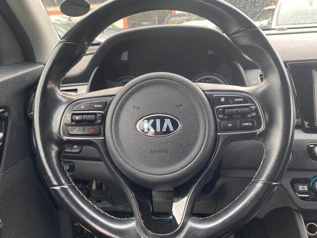 Серый Киа Niro, объемом двигателя 1.6 л и пробегом 148 тыс. км за 18400 $, фото 9 на Automoto.ua