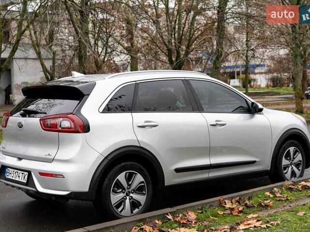 Сірий Кіа Niro, об'ємом двигуна 1.58 л та пробігом 227 тис. км за 14500 $, фото 14 на Automoto.ua