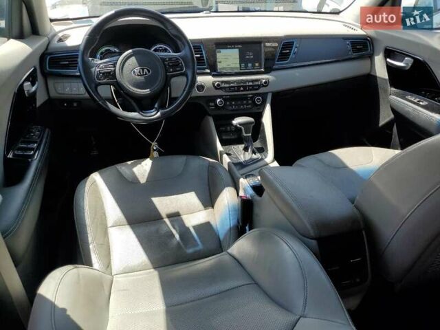 Серый Киа Niro, объемом двигателя 0 л и пробегом 59 тыс. км за 2500 $, фото 7 на Automoto.ua