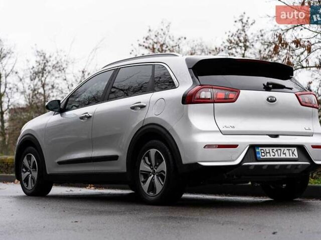 Сірий Кіа Niro, об'ємом двигуна 1.58 л та пробігом 227 тис. км за 14500 $, фото 1 на Automoto.ua