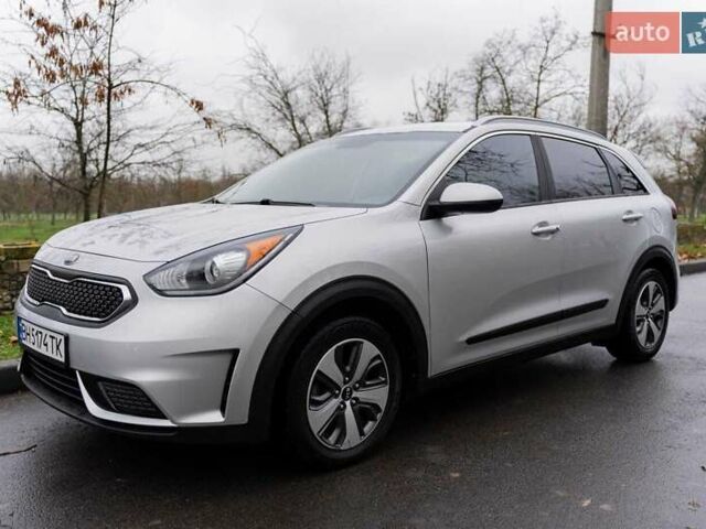 Сірий Кіа Niro, об'ємом двигуна 1.58 л та пробігом 227 тис. км за 14500 $, фото 2 на Automoto.ua