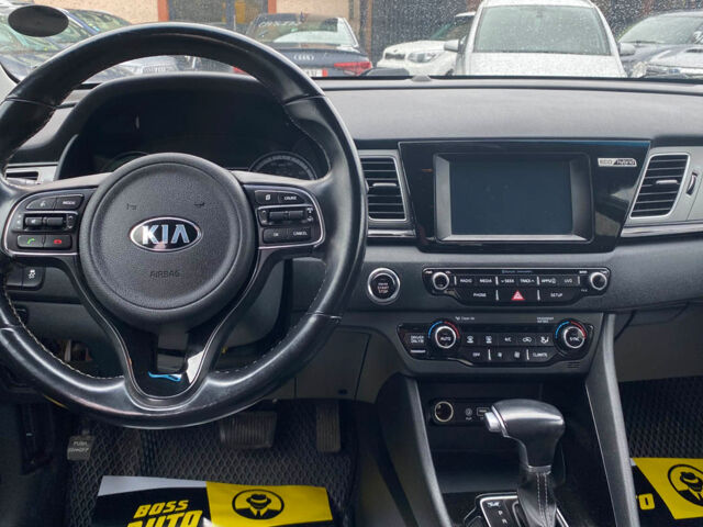 Серый Киа Niro, объемом двигателя 1.6 л и пробегом 148 тыс. км за 18400 $, фото 12 на Automoto.ua