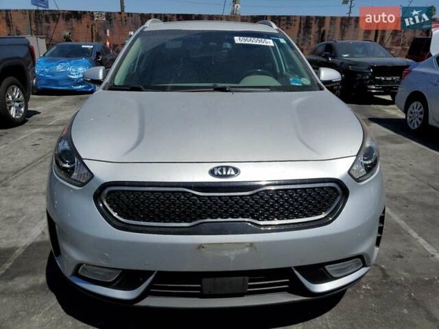 Серый Киа Niro, объемом двигателя 0 л и пробегом 59 тыс. км за 2500 $, фото 4 на Automoto.ua