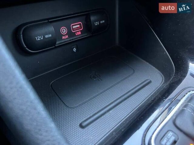 Сірий Кіа Niro, об'ємом двигуна 1.58 л та пробігом 131 тис. км за 14800 $, фото 14 на Automoto.ua