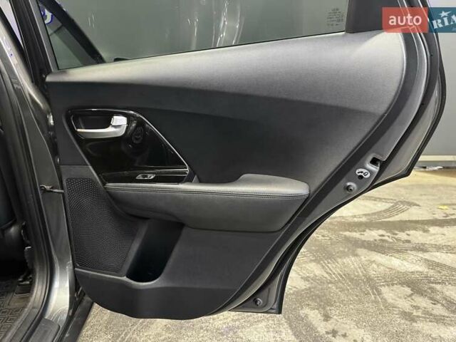 Кіа Niro 2017 у Києві на Automoto.ua Сірий Кіа Niro, об'ємом двигуна 1.6 л та пробігом 213 тис. км за 14000 $, фото 39 на Automoto.ua