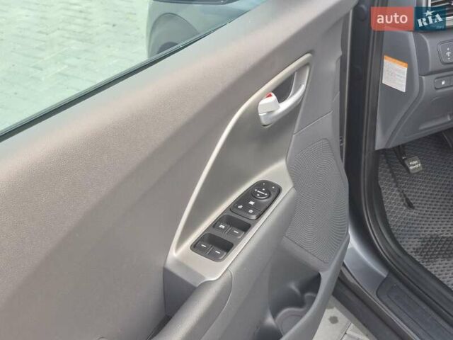 Серый Киа Niro, объемом двигателя 1.59 л и пробегом 190 тыс. км за 14700 $, фото 15 на Automoto.ua