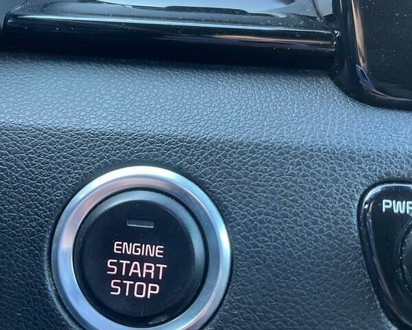 Сірий Кіа Niro, об'ємом двигуна 1.58 л та пробігом 131 тис. км за 14800 $, фото 11 на Automoto.ua