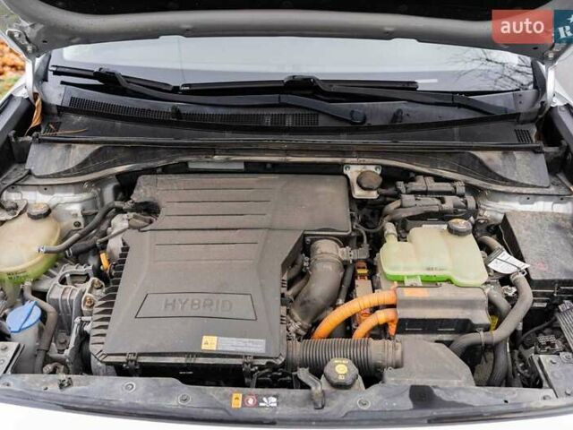 Сірий Кіа Niro, об'ємом двигуна 1.58 л та пробігом 227 тис. км за 14500 $, фото 27 на Automoto.ua