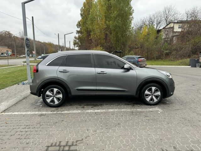 Серый Киа Niro, объемом двигателя 1.6 л и пробегом 130 тыс. км за 13799 $, фото 3 на Automoto.ua