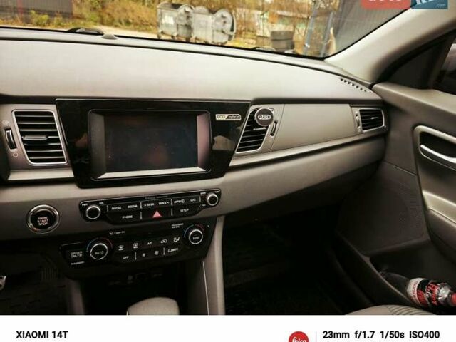 Сірий Кіа Niro, об'ємом двигуна 1.6 л та пробігом 148 тис. км за 14999 $, фото 28 на Automoto.ua
