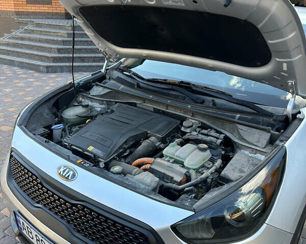 Серый Киа Niro, объемом двигателя 1.58 л и пробегом 122 тыс. км за 15800 $, фото 22 на Automoto.ua