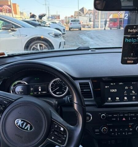 Серый Киа Niro, объемом двигателя 1.58 л и пробегом 181 тыс. км за 14900 $, фото 7 на Automoto.ua