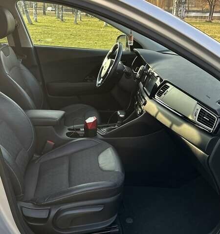 Сірий Кіа Niro, об'ємом двигуна 1.58 л та пробігом 144 тис. км за 16450 $, фото 33 на Automoto.ua