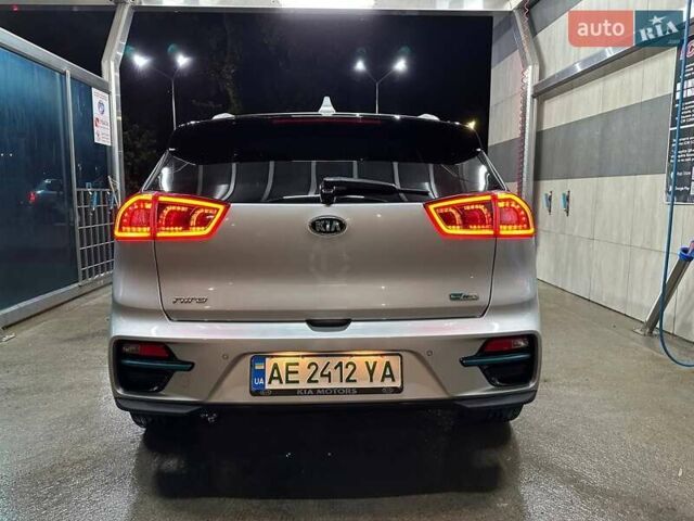 Сірий Кіа Niro, об'ємом двигуна 0 л та пробігом 116 тис. км за 18300 $, фото 12 на Automoto.ua
