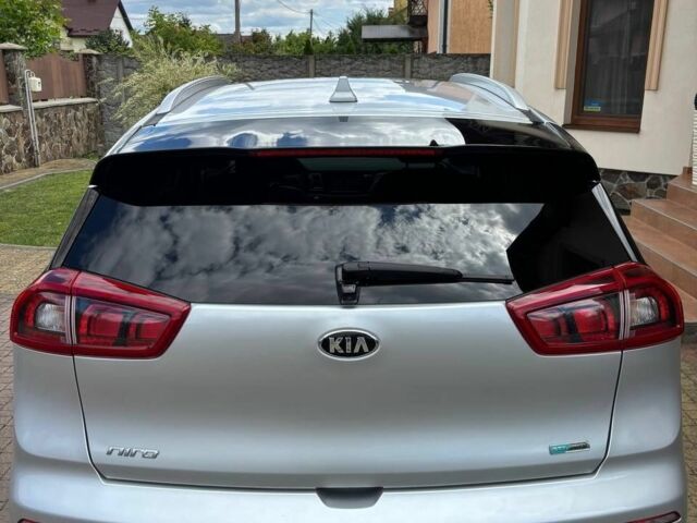 Серый Киа Niro, объемом двигателя 1.6 л и пробегом 190 тыс. км за 14990 $, фото 14 на Automoto.ua