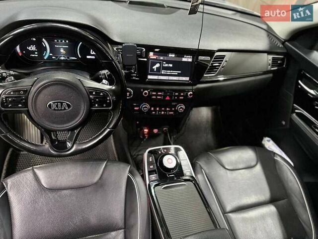 Сірий Кіа Niro, об'ємом двигуна 0 л та пробігом 116 тис. км за 18300 $, фото 29 на Automoto.ua