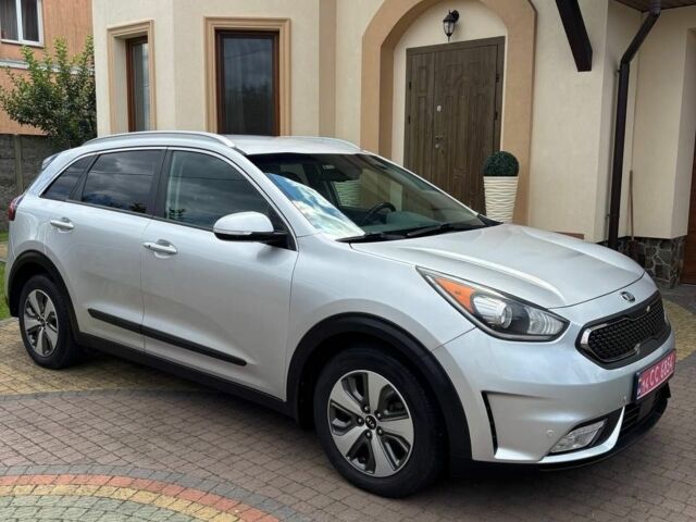 Серый Киа Niro, объемом двигателя 1.6 л и пробегом 190 тыс. км за 14990 $, фото 1 на Automoto.ua