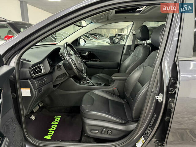 Серый Киа Niro, объемом двигателя 1.58 л и пробегом 98 тыс. км за 20999 $, фото 11 на Automoto.ua