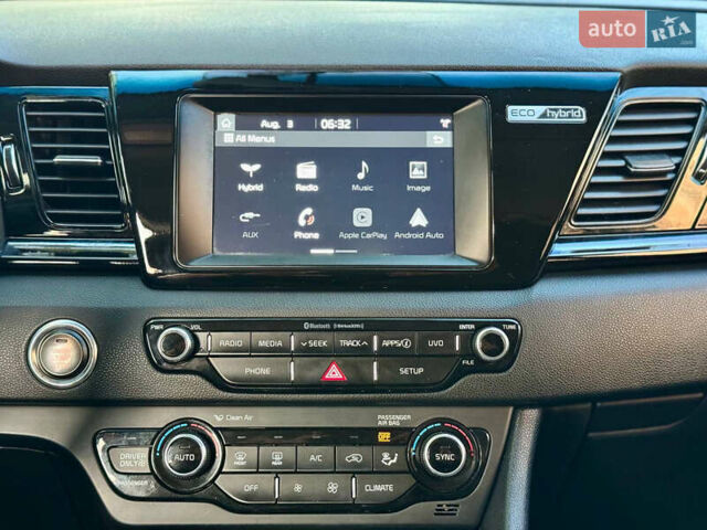 Сірий Кіа Niro, об'ємом двигуна 1.6 л та пробігом 122 тис. км за 16700 $, фото 20 на Automoto.ua