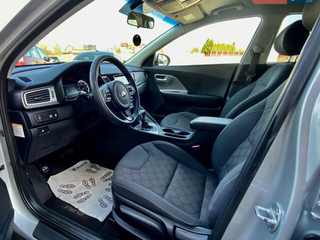 Серый Киа Niro, объемом двигателя 1.58 л и пробегом 136 тыс. км за 15900 $, фото 9 на Automoto.ua