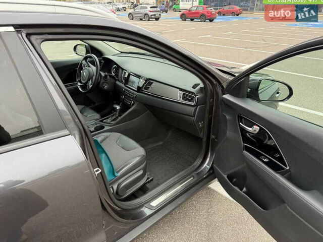 Серый Киа Niro, объемом двигателя 1.58 л и пробегом 162 тыс. км за 17000 $, фото 13 на Automoto.ua