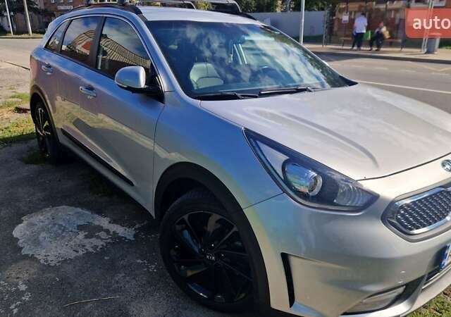 Сірий Кіа Niro, об'ємом двигуна 1.6 л та пробігом 88 тис. км за 15000 $, фото 2 на Automoto.ua