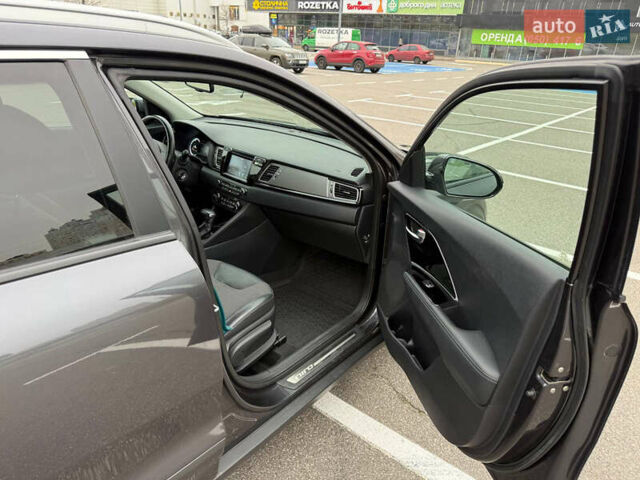 Серый Киа Niro, объемом двигателя 1.58 л и пробегом 162 тыс. км за 17000 $, фото 27 на Automoto.ua